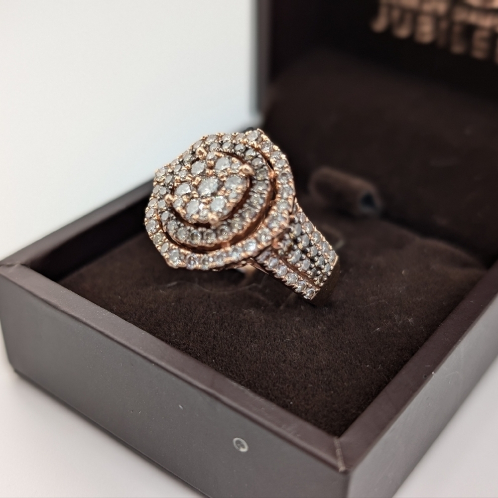 Elegant Rose Gold Diamond Ring